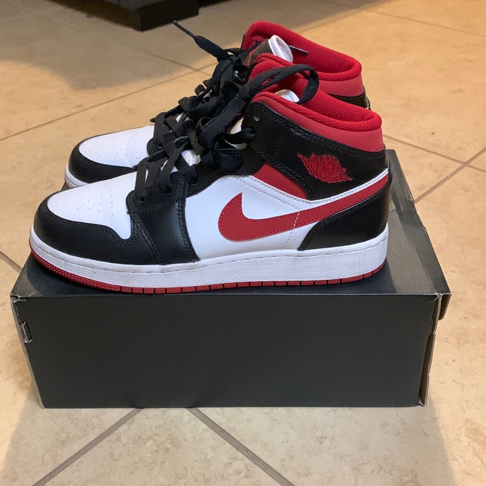 Air Jordan 1 mid